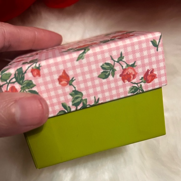 Betsy Johnson Shifting Parrot Embezzled Rhinestones Earrings - Picture 14 of 14